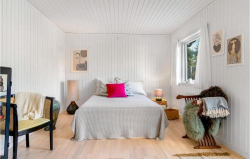 3 Bedroom Gorgeous Home In Føllenslevにあるベッド
