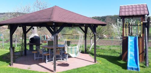 Taman di luar Apartmány Lúčky 30