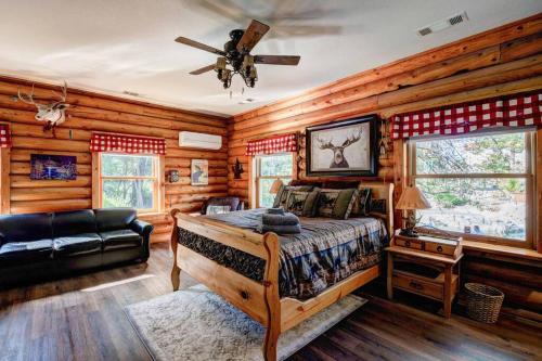 a bedroom with a bed and a ceiling fan at The Happy Bear Lodge in Shasta Lake