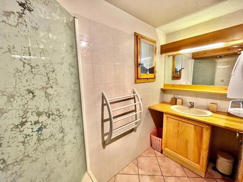 a bathroom with a sink and a mirror at Appartement cosy dans Samoens in Samoëns