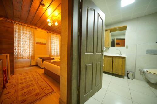 Goreme Cave Rooms&Poolにあるベッド