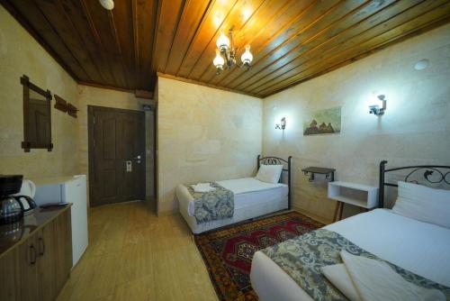 Goreme Cave Rooms&Poolにあるベッド
