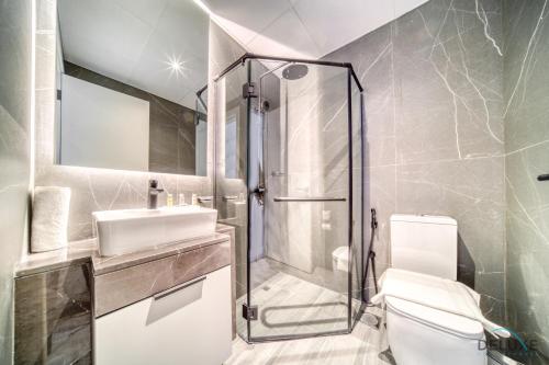 Koupelna v ubytování Tranquil 2BR with Assistant Room at Mesk 1 Midtown Dubai Production City by Deluxe Holiday Homes