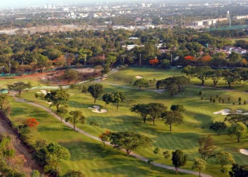 an overhead view of a golf course at Avant Apartments at The Fort in Manila