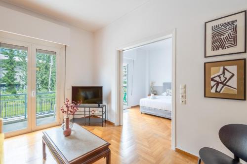 Spacious High-Ceiling 2-Bedroom by Acropolis Museum