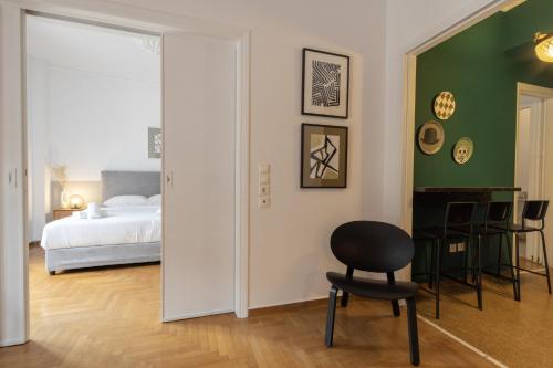 Spacious High-Ceiling 2-Bedroom by Acropolis Museum