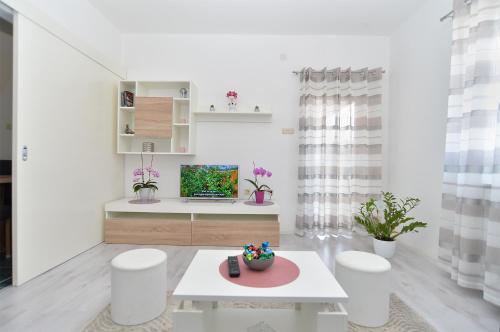 Apartments Milka 2074