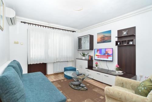 Apartments Milka 2074