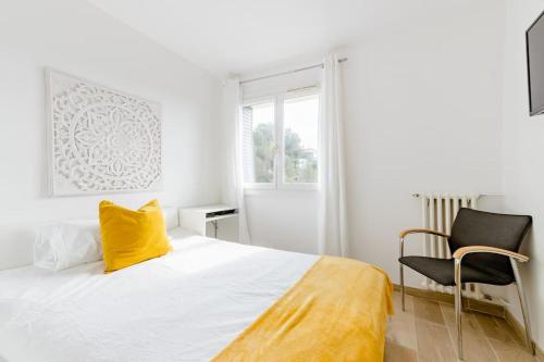 Private room in renovated apartment - Tram 1 min walk