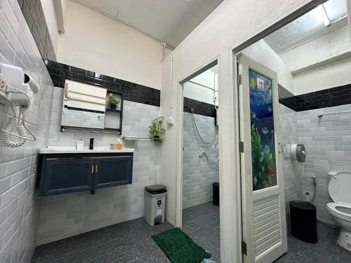 a bathroom with a toilet and a sink and a shower at Sweed Dee Hostel in Phi Phi Islands