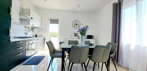 Fotografie z fotogalerie ubytování Apartment in Murter v Murteru