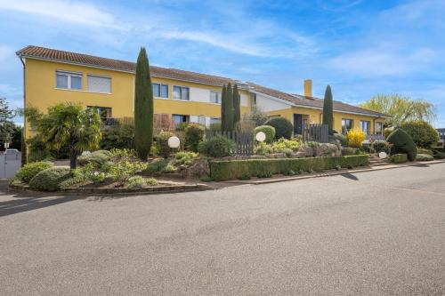 Gallery image of Hôtel Newport in Villefranche-sur-Saône