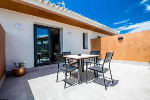 a patio with a table and chairs on a balcony at ON Village in Matalascañas