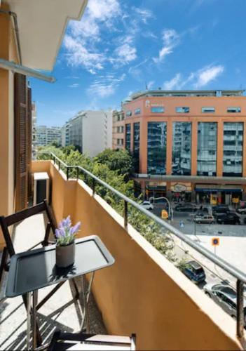 Private Pristine Balcony Home- Heart of the Center
