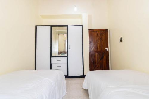 Postel nebo postele na pokoji v ubytování Villa by the beach Mombasa