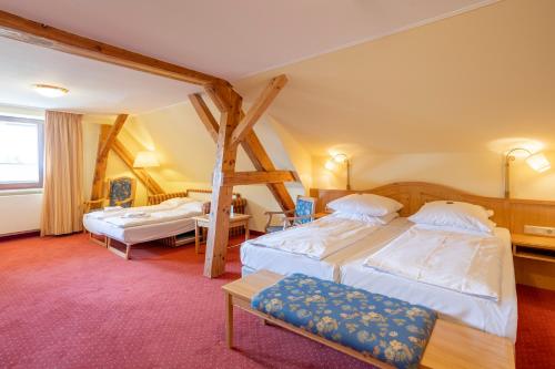 Postel nebo postele na pokoji v ubytování Ringhotel Warnemünder Hof