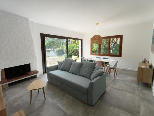 Et tv og/eller underholdning på La maison des rives de Saint Brice