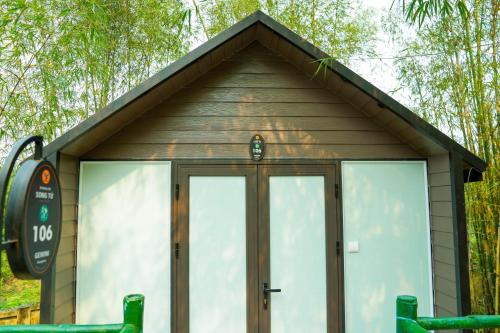 a small shed with glass doors in front at MEDDOM Park in Cao Phong
