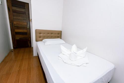 Postel nebo postele na pokoji v ubytování FB Budgetel Suites