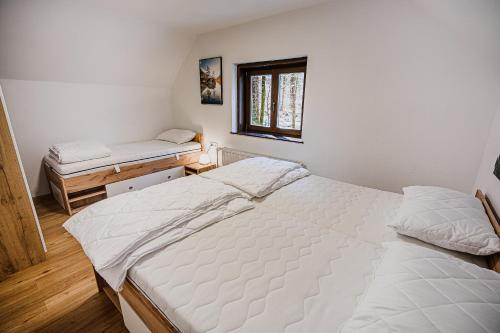 Ένα ή περισσότερα κρεβάτια σε δωμάτιο στο Holiday Home Kozorog