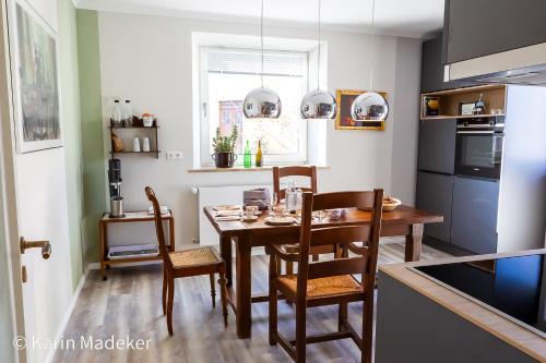 a kitchen with a table and chairs in a kitchen at Design Ferienwohnung mit Bauerngarten in Waldkirchen