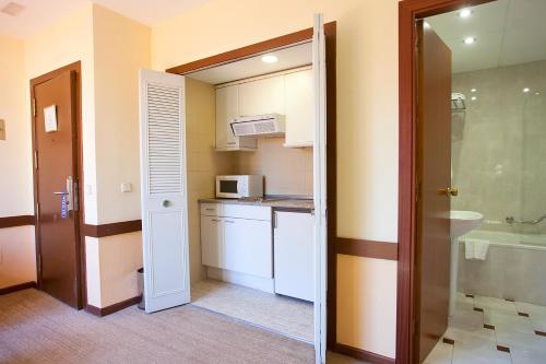 Η κουζίνα ή μικρή κουζίνα στο Espahotel Plaza Basílica