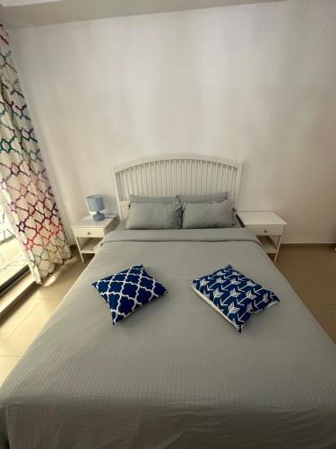  Beautiful apartment by the sea -  Room  picture :   Air conditioning    Hot tub    Balcony                 