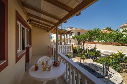 Balkoni atau teres di ANEMI APARTMENTs
