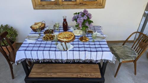 Comida en la casa de huéspedes o alrededores