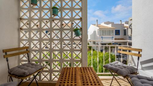 Albufeira 3BR w Pool & AC by LovelyStay