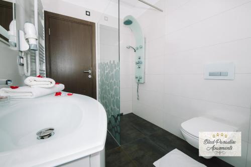 Ett badrum på Bled Paradise Apartments