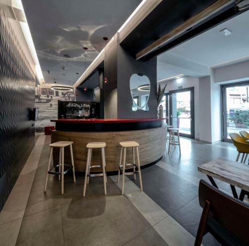 a bar in a restaurant with stools and a counter at Best Western Hotel Corsi in Torrimpietra