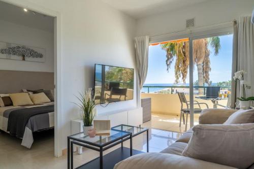 Apartment in front of the ocean