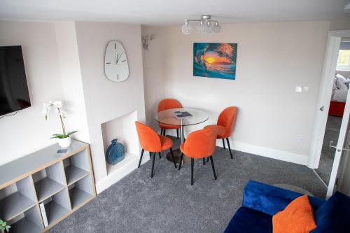 Χώρος καθιστικού στο Wave Stays - First Floor Apartment