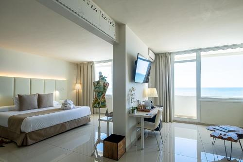 Postel nebo postele na pokoji v ubytování ON Hotels Oceanfront Adults Designed