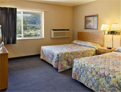 a hotel room with two beds and a window at Knights Inn Franklin in Franklin