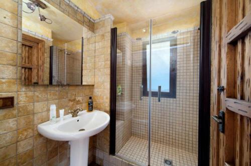 Villa con piscina cerca de la playa, Puntalara