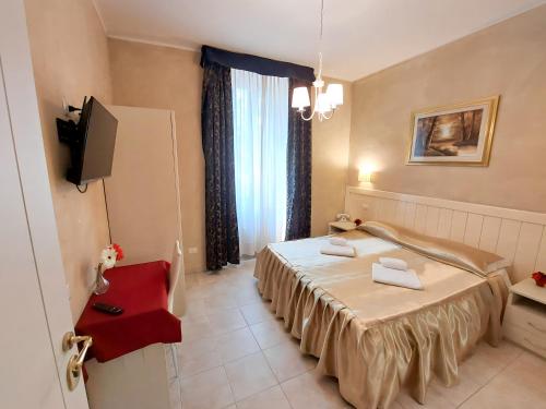 Säng eller sängar i ett rum på Hotel Aurelia Milano Centrale