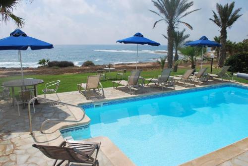 Kolam renang di atau dekat dengan Sea Front Villa With Private Heated Pool, Quiet area Paphos 322