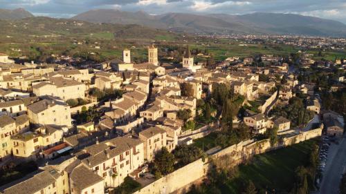 an aerial view of a city with buildings at Smeraldo in Spello