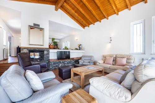 Casa May - Spacious family home with great outdoors!