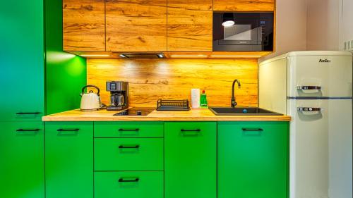 Virtuvė arba virtuvėlė apgyvendinimo įstaigoje Apartament MONTE VERDE by ROYAL APARTS
