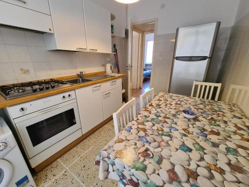 a kitchen with a bed with rocks on it at Noah Andrea by PortofinoVacanze in Santa Margherita Ligure