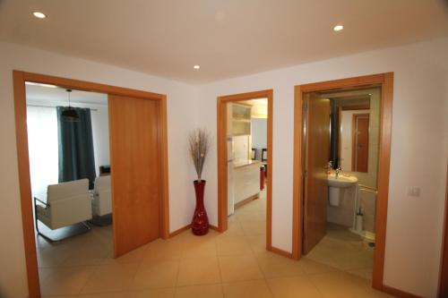 Cabanas Garden - Stunning 2 bedroom apartment - Communal Pool - 2 minuts walking to the river