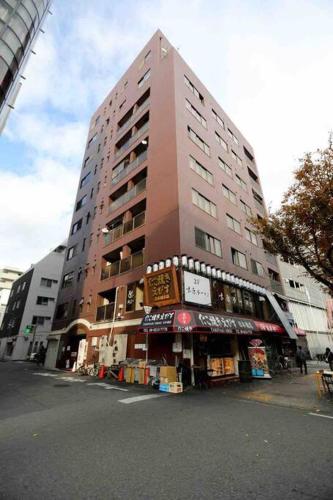 難波 心斎橋 道顿堀黑门海鲜市场机场大巴步行3-5分钟即可到达楼下就是地下铁站超级方便有电梯3室一厅