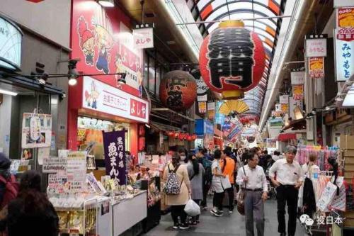 難波 心斎橋 道顿堀黑门海鲜市场机场大巴步行3-5分钟即可到达楼下就是地下铁站超级方便有电梯3室一厅