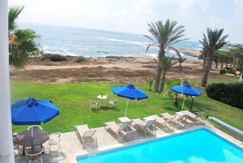 Πισίνα στο ή κοντά στο Sea Front Villa, Heated Private Pool, Amazing location Paphos 323