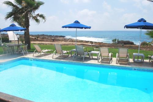 Πισίνα στο ή κοντά στο Sea Front Villa, Heated Private Pool, Amazing location Paphos 323
