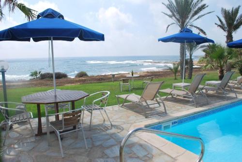 Πισίνα στο ή κοντά στο Sea Front Villa, Heated Private Pool, Amazing location Paphos 323