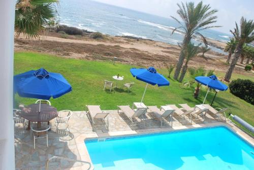 Πισίνα στο ή κοντά στο Sea Front Villa, Heated Private Pool, Amazing location Paphos 323